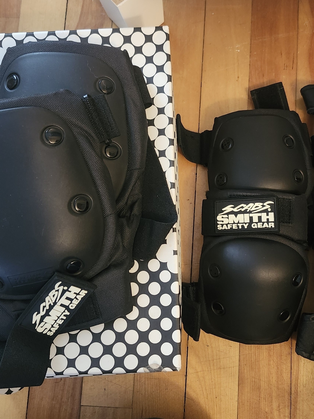 SCABS SMITH Black Safety Knee and Elbow Pads